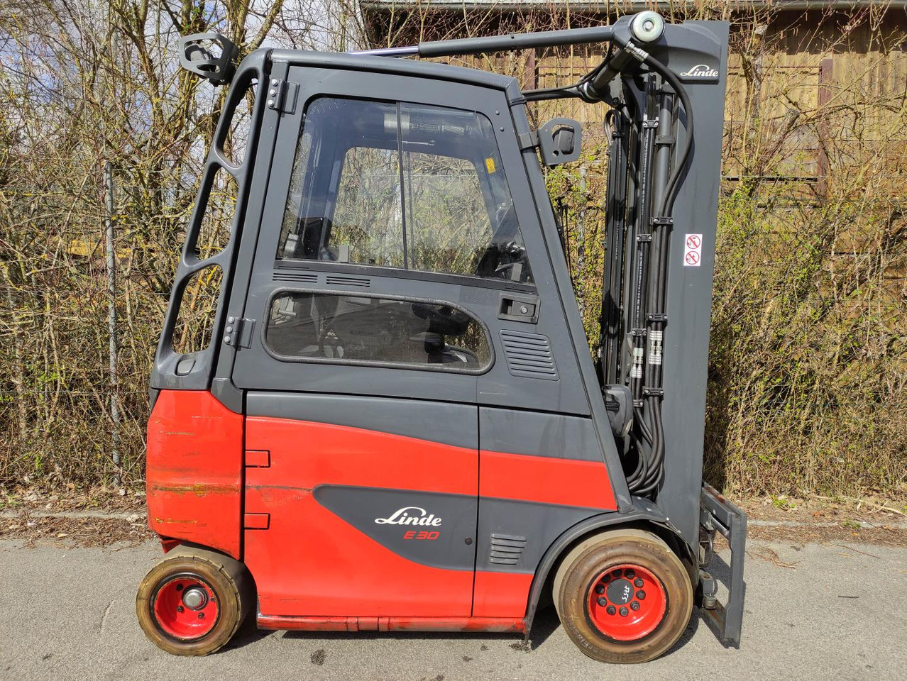Linde E30H-01/600-387 - Elektrikli forklift: fotoğraf 2 Linde E30H-01/600-387 - Elektrikli forklift: fotoğraf 2