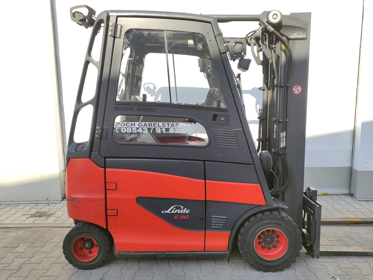 Linde E30H-01-600-387 - Elektrikli forklift: fotoğraf 2 Linde E30H-01-600-387 - Elektrikli forklift: fotoğraf 2
