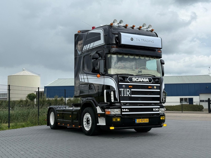 Scania R 144 530 SHOW TRUCK, INTERIEUR, OPEN UITLAAT, HOBBY, TOP. - Çekici: fotoğraf 1 Scania R 144 530 SHOW TRUCK, INTERIEUR, OPEN UITLAAT, HOBBY, TOP. - Çekici: fotoğraf 1