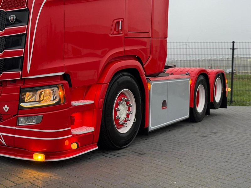 Scania S580 V8 NGS SHOW TRUCK, VOLLUCHT, SPECIAL INTERIOR, BOMVOL, ALS NIEUW. - Çekici: fotoğraf 4 Scania S580 V8 NGS SHOW TRUCK, VOLLUCHT, SPECIAL INTERIOR, BOMVOL, ALS NIEUW. - Çekici: fotoğraf 4