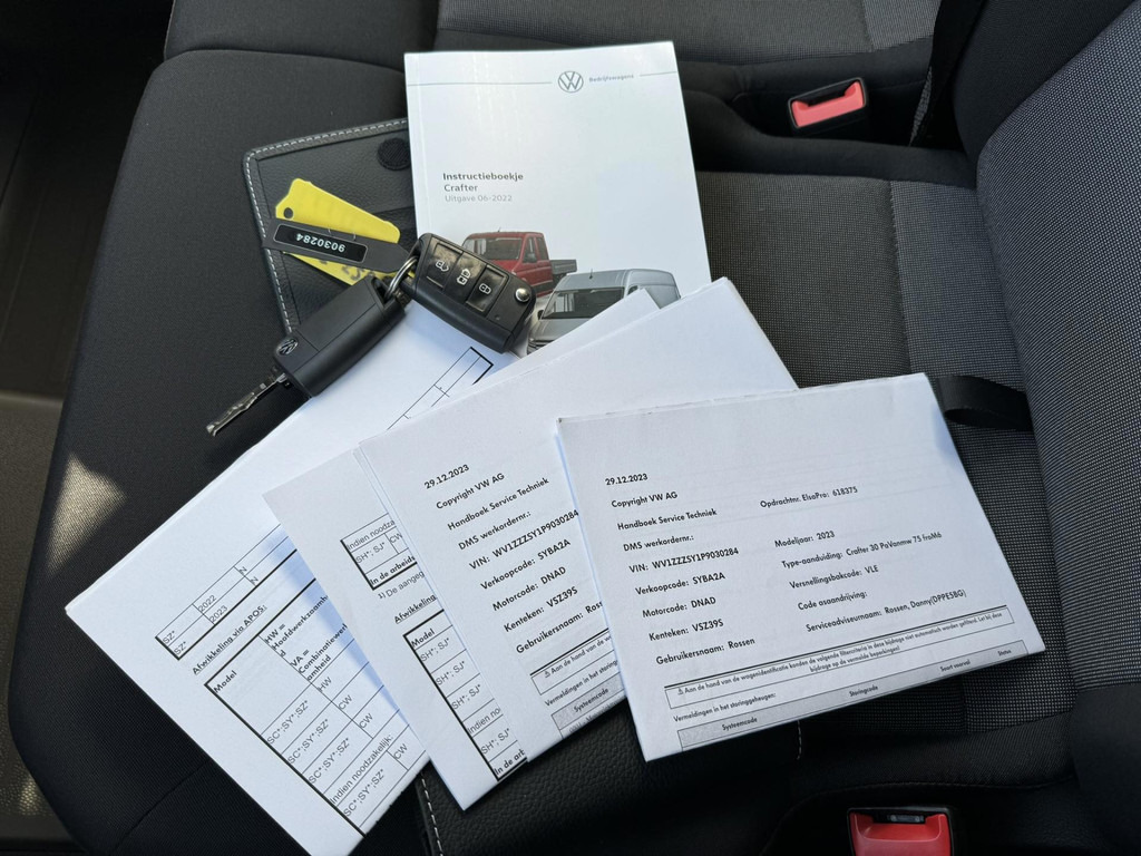 Volkswagen Crafter-30 2.0 TDI L3H3 Highline 4S banden Trekhaak Carplay Pdc v+a Cruise DAB - Panelvan: fotoğraf 4 Volkswagen Crafter-30 2.0 TDI L3H3 Highline 4S banden Trekhaak Carplay Pdc v+a Cruise DAB - Panelvan: fotoğraf 4