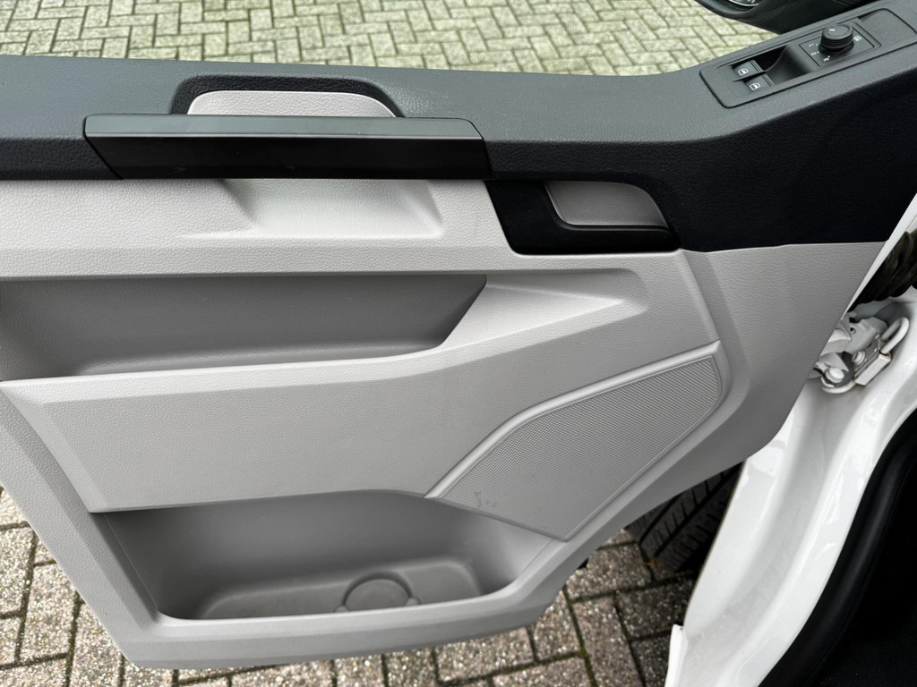Volkswagen Transporter Kombi-T6 2.0 TDI 9 persoons Cruise control Airco Verwarmbare buitenspiegels - Minivan: fotoğraf 5 Volkswagen Transporter Kombi-T6 2.0 TDI 9 persoons Cruise control Airco Verwarmbare buitenspiegels - Minivan: fotoğraf 5