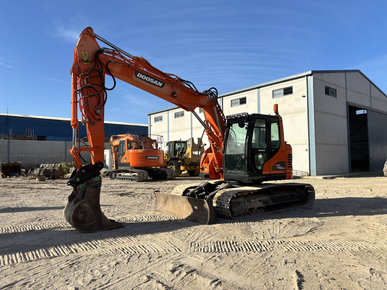 DOOSAN DX140-3 - Paletli ekskavatör: fotoğraf 1 DOOSAN DX140-3 - Paletli ekskavatör: fotoğraf 1
