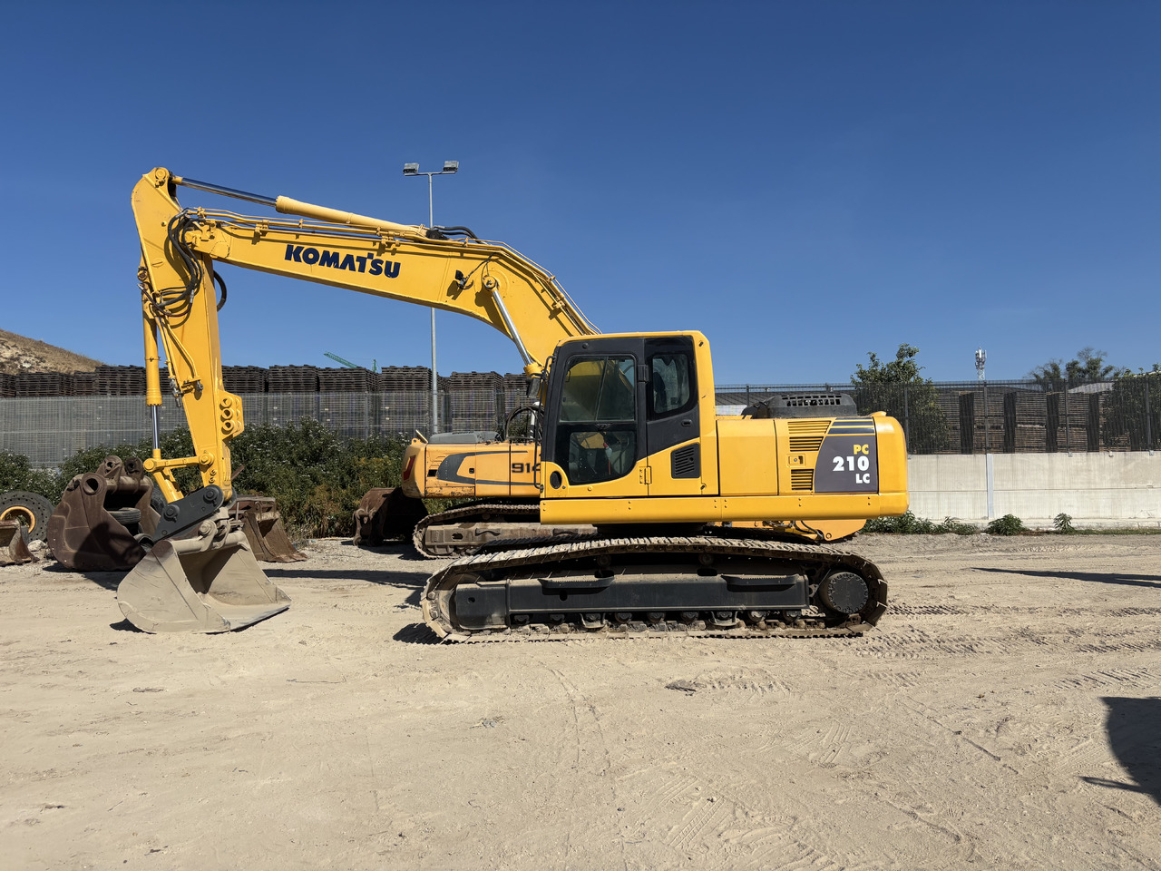KOMATSU PC210-8 - Paletli ekskavatör: fotoğraf 2 KOMATSU PC210-8 - Paletli ekskavatör: fotoğraf 2