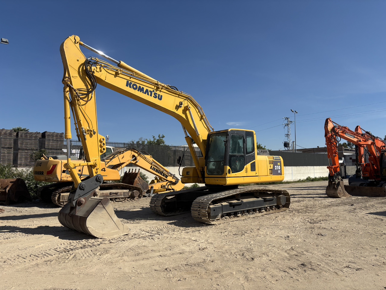 KOMATSU PC210-8 - Paletli ekskavatör: fotoğraf 1 KOMATSU PC210-8 - Paletli ekskavatör: fotoğraf 1