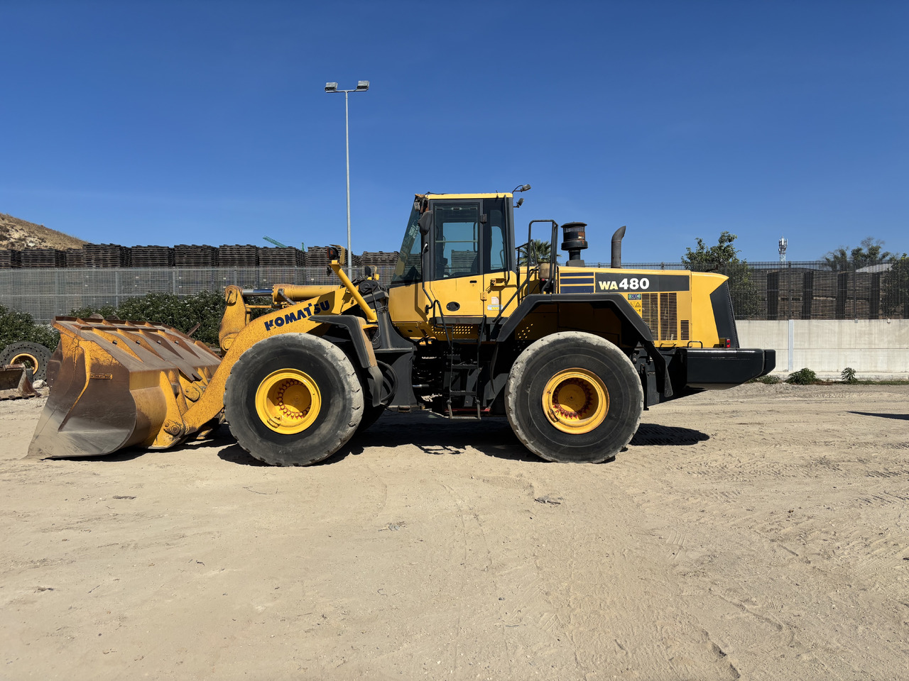 KOMATSU WA480-6 - Tekerlekli yükleyici: fotoğraf 2 KOMATSU WA480-6 - Tekerlekli yükleyici: fotoğraf 2
