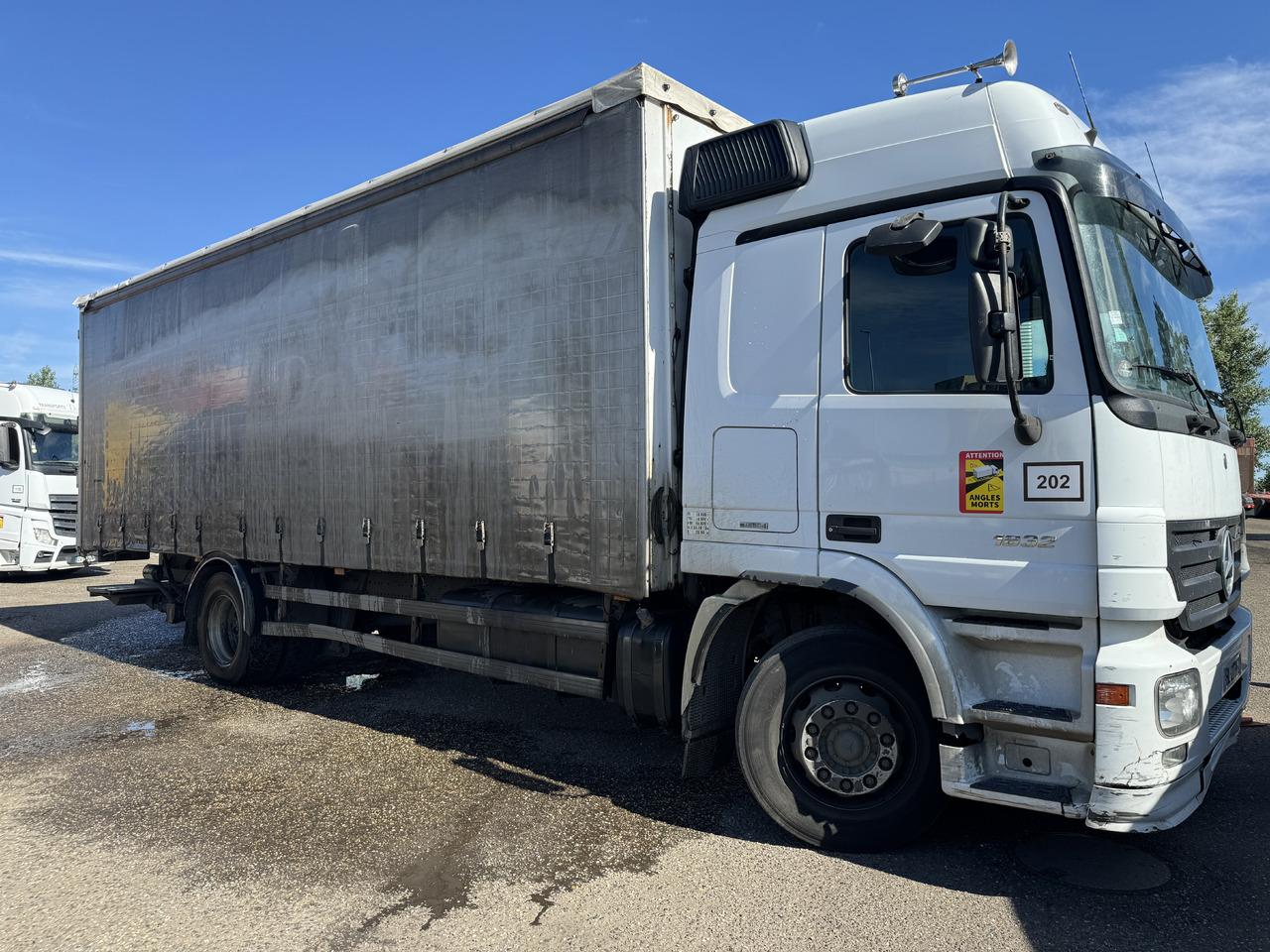 MERCEDES-BENZ ACTROS 1832 - Tenteli kamyon: fotoğraf 1 MERCEDES-BENZ ACTROS 1832 - Tenteli kamyon: fotoğraf 1
