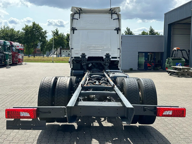 Scania R660 V8 6x4 Chassis with Lift-Axle / Retarder / 445 Tkm / Wb 4.75 / Full Air! - Şasi kamyon: fotoğraf 4 Scania R660 V8 6x4 Chassis with Lift-Axle / Retarder / 445 Tkm / Wb 4.75 / Full Air! - Şasi kamyon: fotoğraf 4