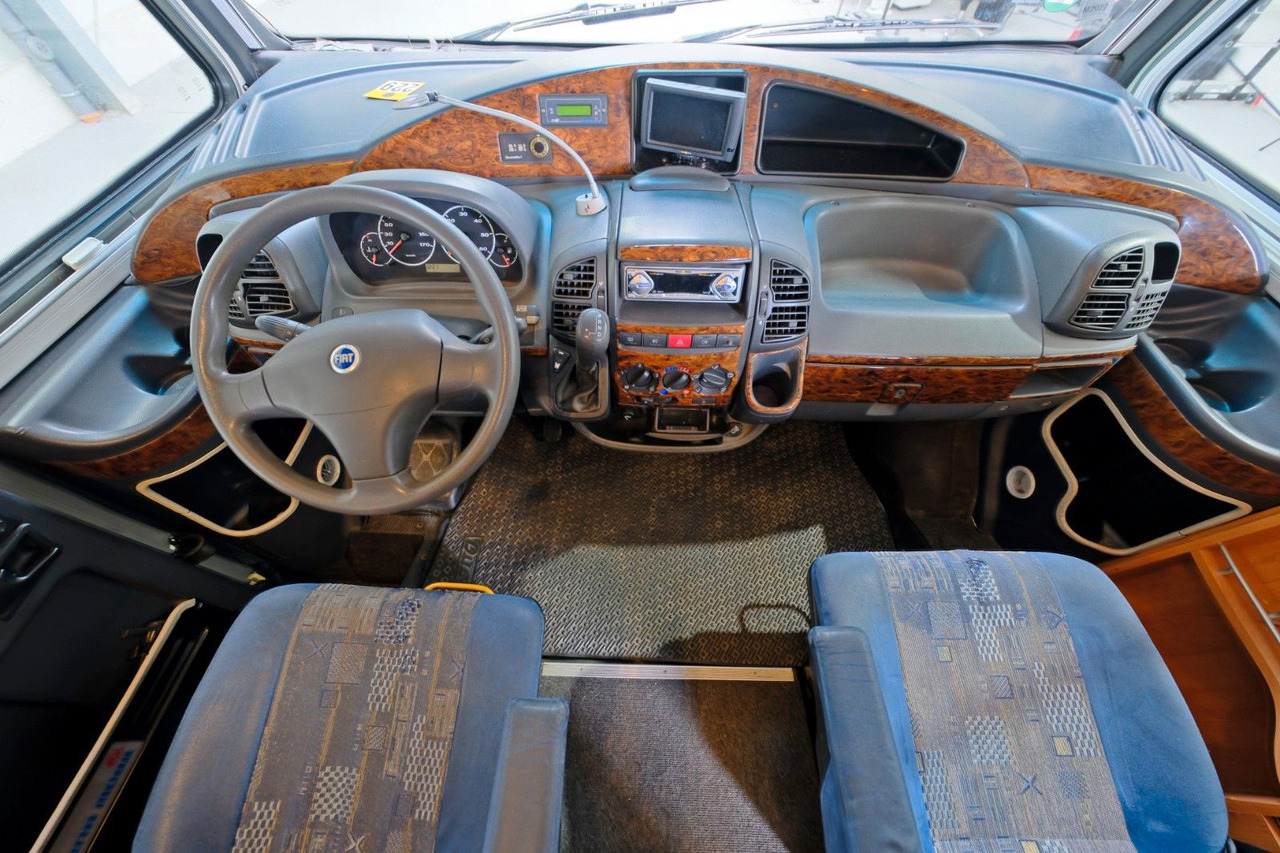 Eura Mobil I 625 VB / Automatik/ Festbett+Hubbett/Garage - Entegre karavan: fotoğraf 5 Eura Mobil I 625 VB / Automatik/ Festbett+Hubbett/Garage - Entegre karavan: fotoğraf 5