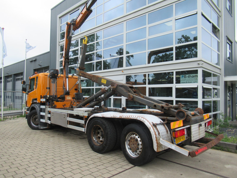 Scania P 320 B 6x2*4 + HMF 835 + HYVA Haakarm - Kancalı yükleyici kamyon, Vinçli kamyon: fotoğraf 4 Scania P 320 B 6x2*4 + HMF 835 + HYVA Haakarm - Kancalı yükleyici kamyon, Vinçli kamyon: fotoğraf 4