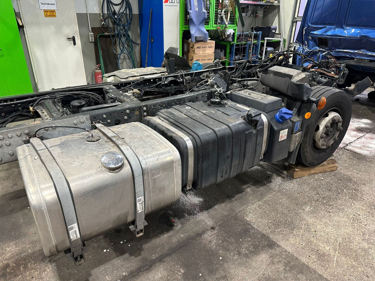 Iveco 110EL25 Unfallchassis ohne Motor/Getriebe - Şasi kamyon: fotoğraf 2 Iveco 110EL25 Unfallchassis ohne Motor/Getriebe - Şasi kamyon: fotoğraf 2