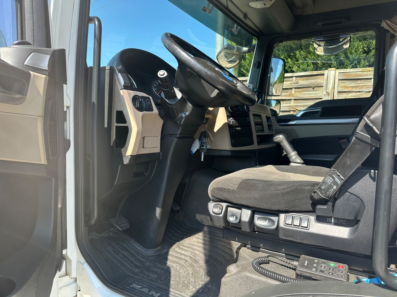 MAN 8.250 TGL*VDI2700*TOP*4-er Zug BFT Anhänger MAN 8.250 TGL*4x L1H1*XLX Kabine*VDI2700*TOP* - Araba taşıyıcı kamyon: fotoğraf 4 MAN 8.250 TGL*VDI2700*TOP*4-er Zug BFT Anhänger MAN 8.250 TGL*4x L1H1*XLX Kabine*VDI2700*TOP* - Araba taşıyıcı kamyon: fotoğraf 4