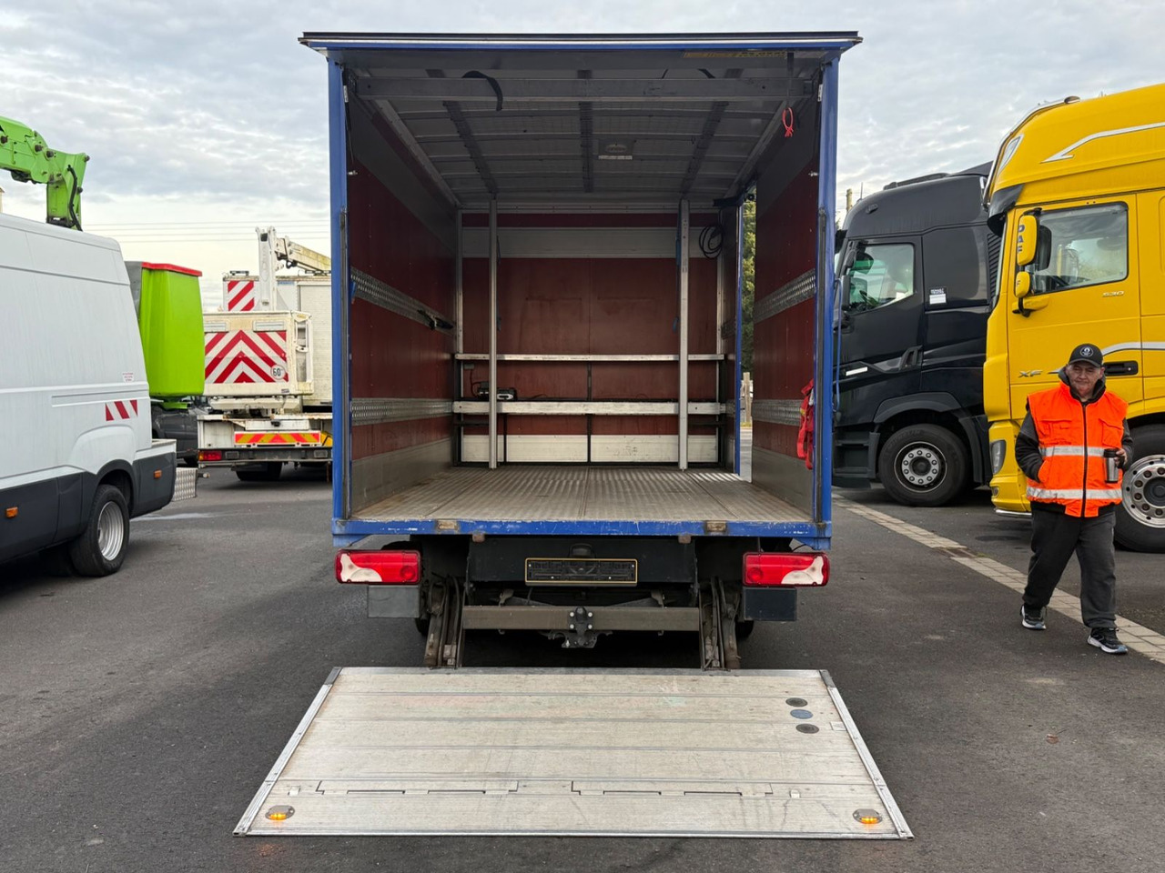 Mercedes-Benz Sprinter II 513 cdi Koffer, Lbw, Ahk, Winde - Kapalı kasa kamyonet: fotoğraf 5 Mercedes-Benz Sprinter II 513 cdi Koffer, Lbw, Ahk, Winde - Kapalı kasa kamyonet: fotoğraf 5