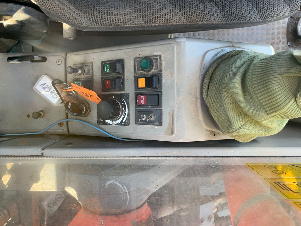 Tekerlekli ekskavatör O & K MH 5.5 Bagger/viel neu+Service: fotoğraf 9