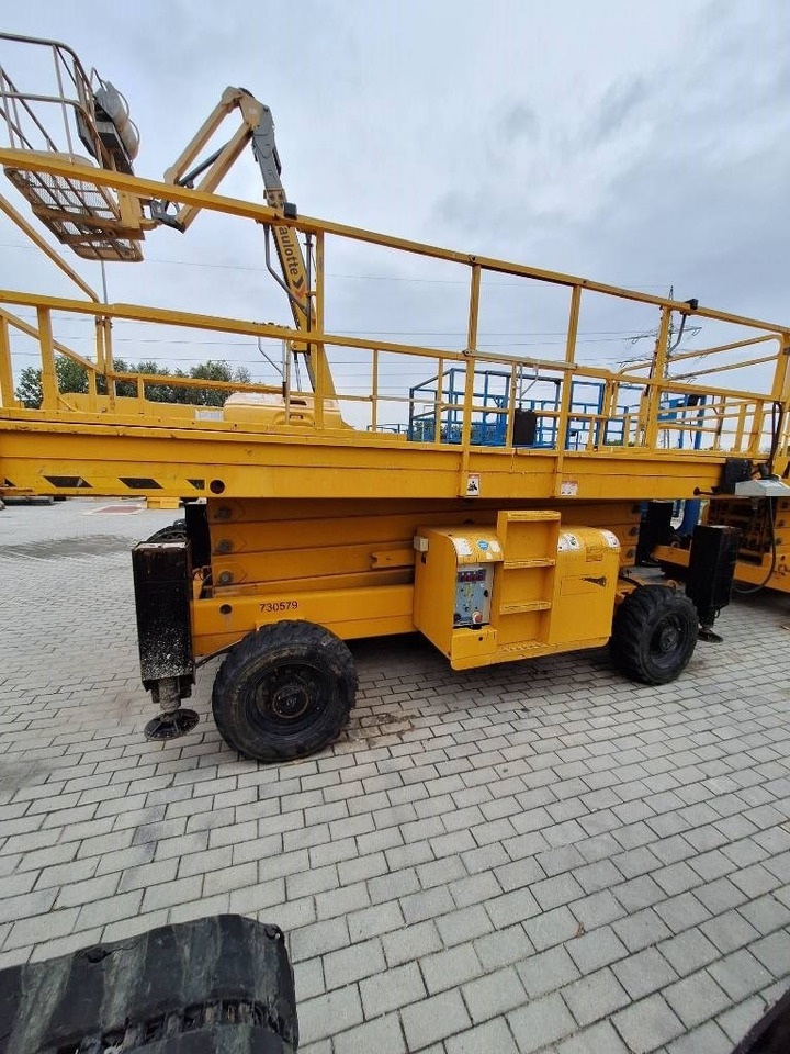 Haulotte H 15 SXL - Makasli platform: fotoğraf 3 Haulotte H 15 SXL - Makasli platform: fotoğraf 3