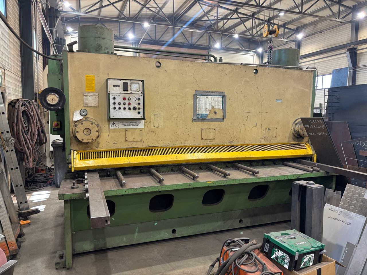 Sheet Metal Cutter LVD MVS 31/20 + Plate Feed Table - Metal işleme makinası: fotoğraf 1 Sheet Metal Cutter LVD MVS 31/20 + Plate Feed Table - Metal işleme makinası: fotoğraf 1