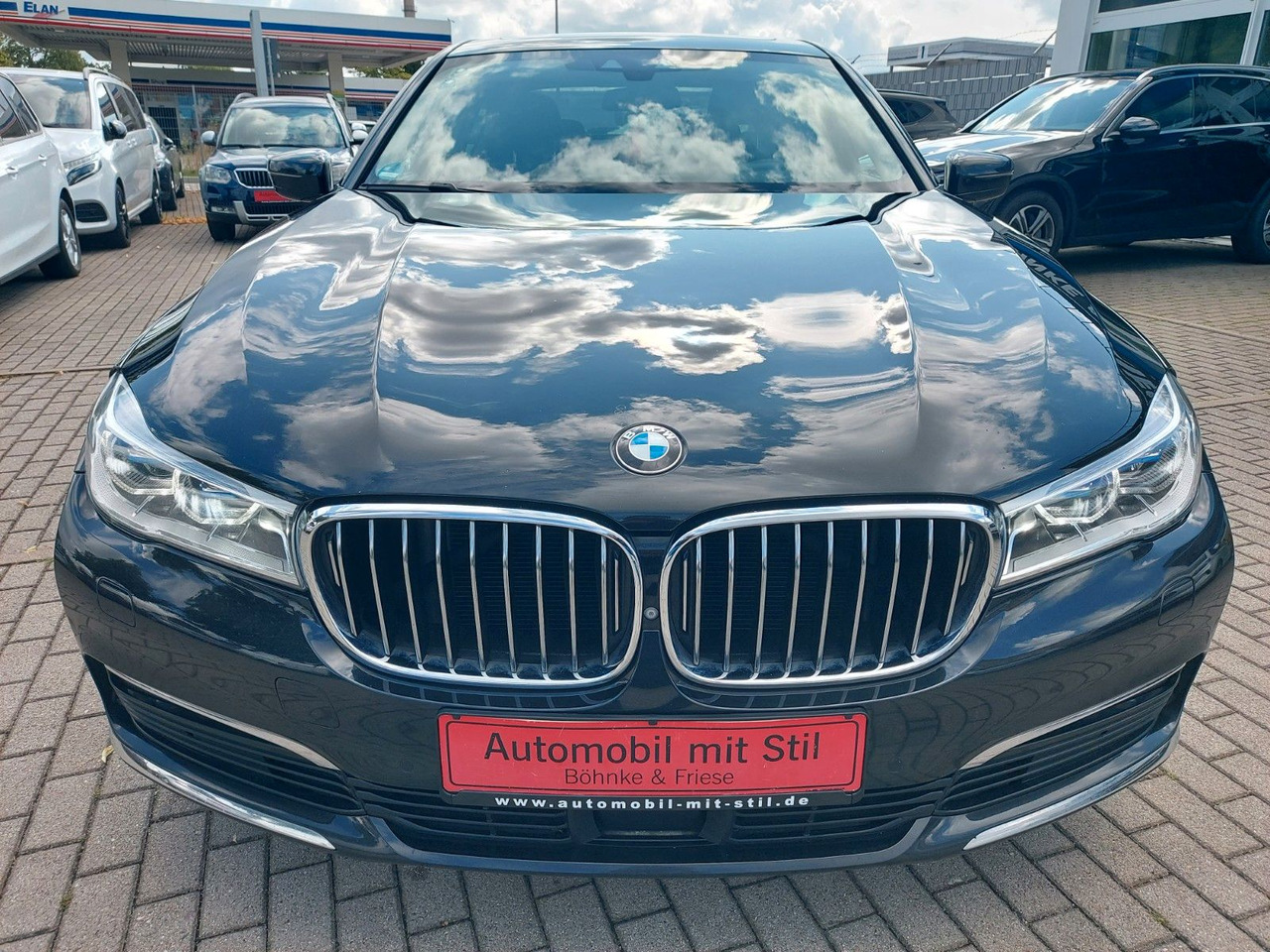 BMW 740 Baureihe 7 Lim 740 d xDrive Glasdach ACC - Sedan araba: fotoğraf 2 BMW 740 Baureihe 7 Lim 740 d xDrive Glasdach ACC - Sedan araba: fotoğraf 2