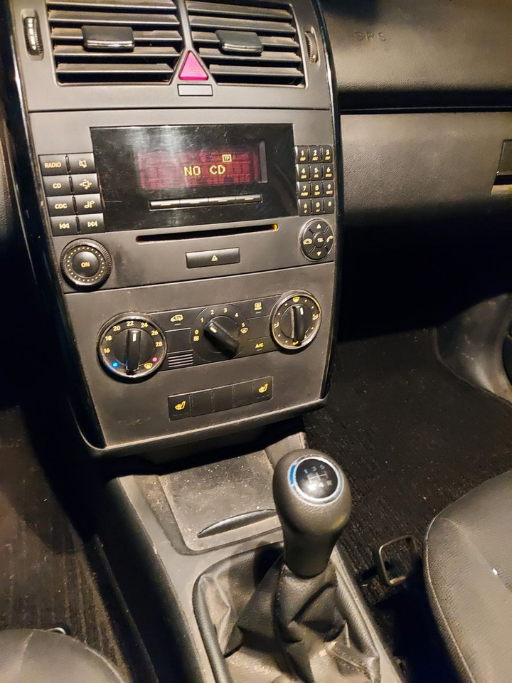 Mercedes-Benz A 150 5 Türen Klimaautomatik Sitzheizung - Binek araba: fotoğraf 3 Mercedes-Benz A 150 5 Türen Klimaautomatik Sitzheizung - Binek araba: fotoğraf 3