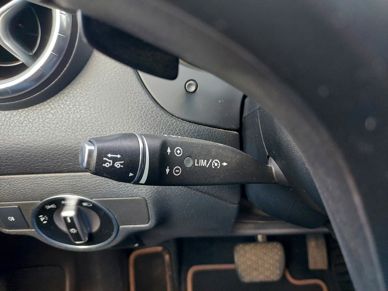 Mercedes-Benz CLA 220 CLA -Klasse Shooting Brake AMG ACC - Binek araba: fotoğraf 4 Mercedes-Benz CLA 220 CLA -Klasse Shooting Brake AMG ACC - Binek araba: fotoğraf 4