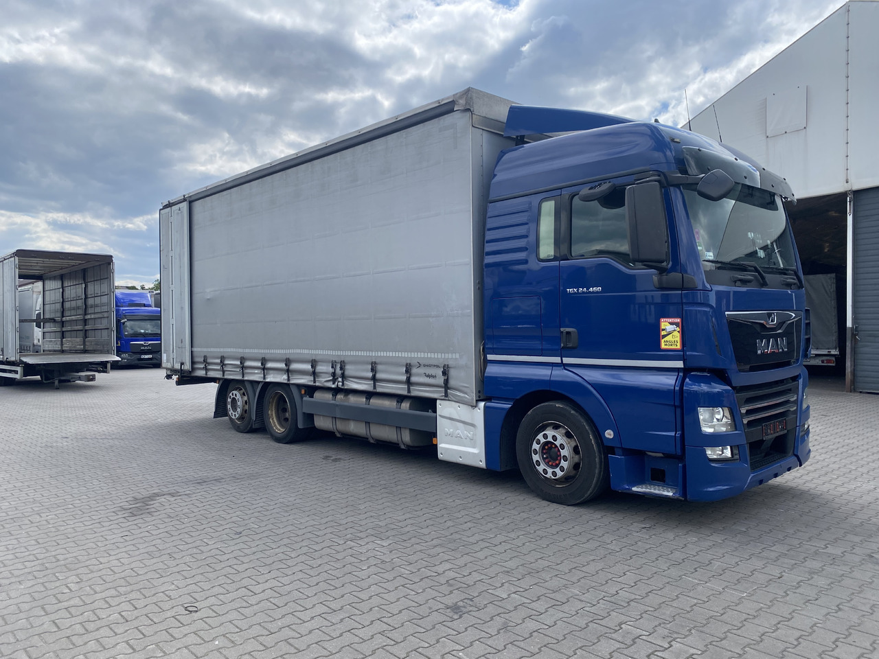 MAN TGX - Tenteli kamyon: fotoğraf 1 MAN TGX - Tenteli kamyon: fotoğraf 1