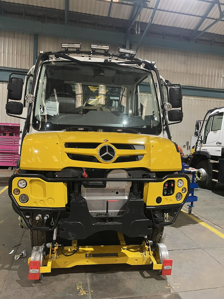 UNIMOG - Vinçli kamyon: fotoğraf 2 UNIMOG - Vinçli kamyon: fotoğraf 2