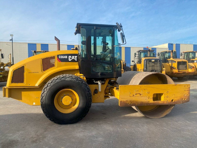 Caterpillar CS64B NVT - Silindir makinesi: fotoğraf 5 Caterpillar CS64B NVT - Silindir makinesi: fotoğraf 5