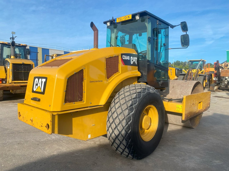 Caterpillar CS64B NVT - Silindir makinesi: fotoğraf 4 Caterpillar CS64B NVT - Silindir makinesi: fotoğraf 4