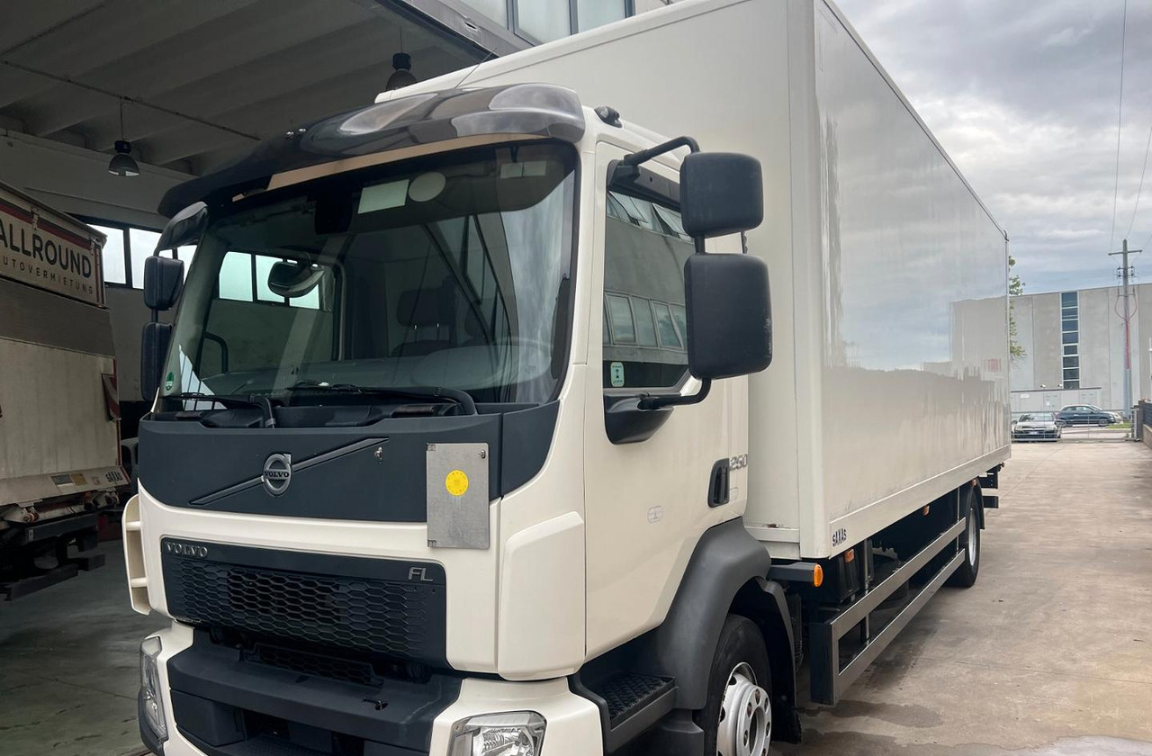 VOLVO FL 250 euro 6 sponda - Kapalı kasa kamyon: fotoğraf 1 VOLVO FL 250 euro 6 sponda - Kapalı kasa kamyon: fotoğraf 1