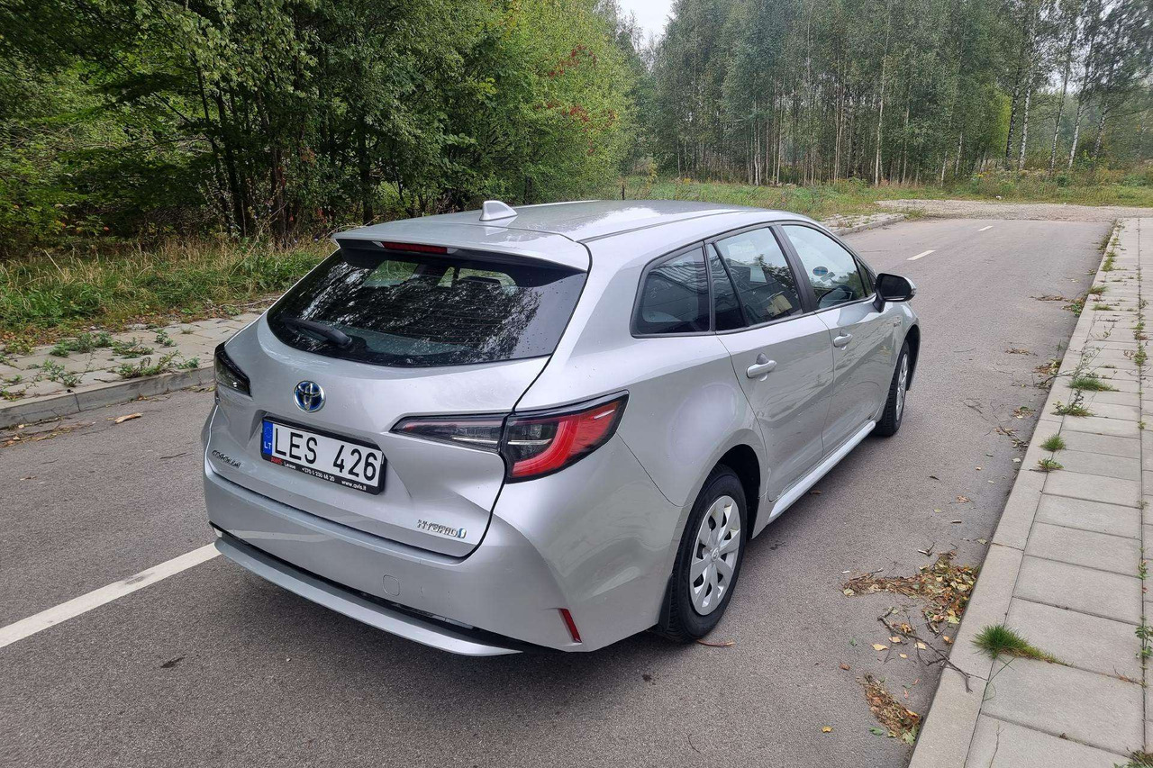 Toyota Corolla - Sedan araba: fotoğraf 2 Toyota Corolla - Sedan araba: fotoğraf 2