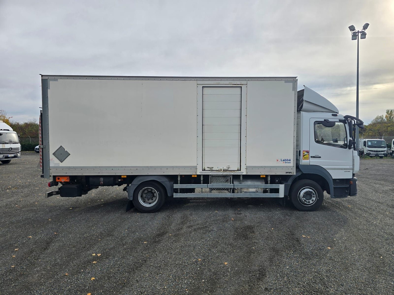 Mercedes-Benz Atego 1218 4x2 Koffer/FULL-ADR/EXIII/LBW/AC/EU6d - Kapalı kasa kamyon: fotoğraf 4 Mercedes-Benz Atego 1218 4x2 Koffer/FULL-ADR/EXIII/LBW/AC/EU6d - Kapalı kasa kamyon: fotoğraf 4