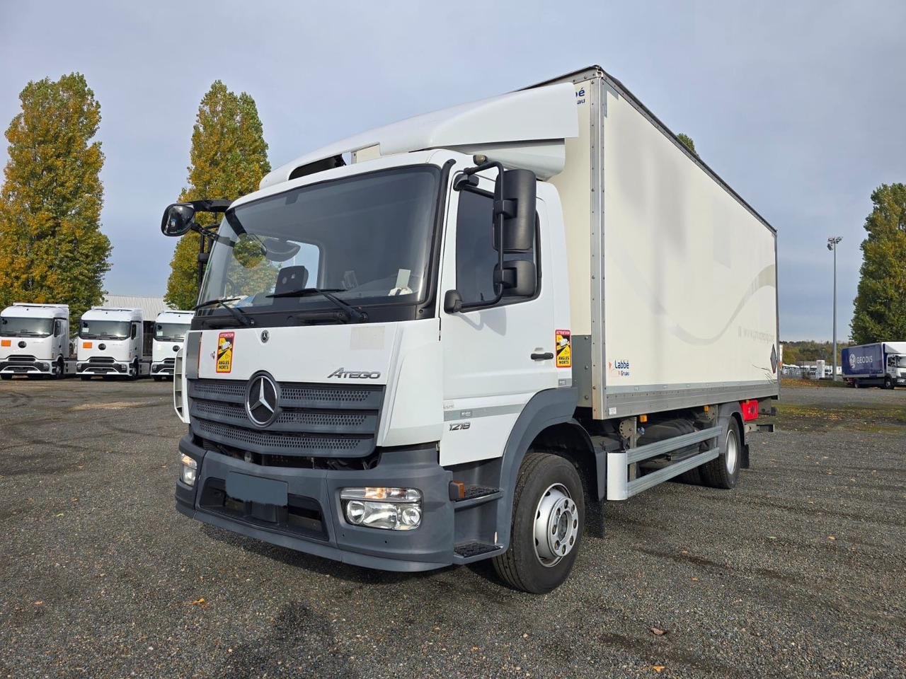 Mercedes-Benz Atego 1218 4x2 Koffer/FULL-ADR/EXIII/LBW/AC/EU6d - Kapalı kasa kamyon: fotoğraf 2 Mercedes-Benz Atego 1218 4x2 Koffer/FULL-ADR/EXIII/LBW/AC/EU6d - Kapalı kasa kamyon: fotoğraf 2
