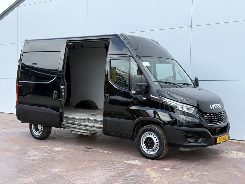 Iveco Daily 35S18 3.0 Automaat L2H2 Adaptieve Cruise Control LED Airco Camera Trekhaak - Panelvan: fotoğraf 5 Iveco Daily 35S18 3.0 Automaat L2H2 Adaptieve Cruise Control LED Airco Camera Trekhaak - Panelvan: fotoğraf 5