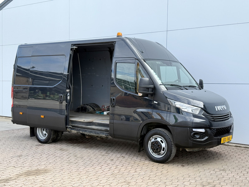 Iveco Daily 50C18 3.0 3.0 Automaat Luchtvering Dubbellucht L2H2 Climate Control Cruise Control Trekhaak Camera - Panelvan: fotoğraf 5 Iveco Daily 50C18 3.0 3.0 Automaat Luchtvering Dubbellucht L2H2 Climate Control Cruise Control Trekhaak Camera - Panelvan: fotoğraf 5