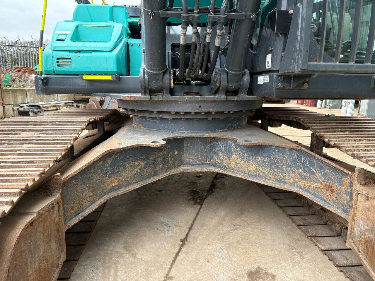 Paletli ekskavatör Kobelco SK300LC-10E: fotoğraf 19