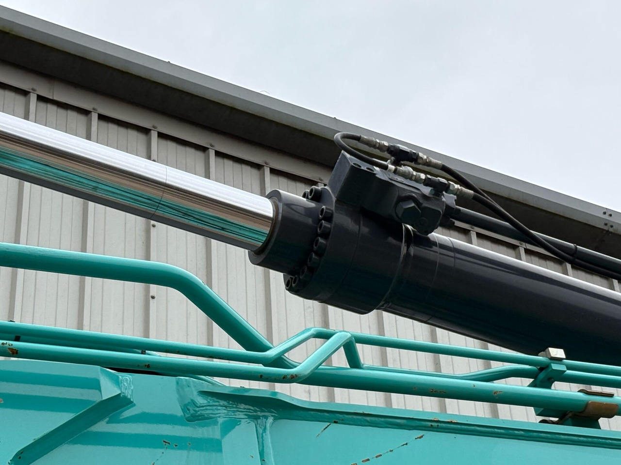 Paletli ekskavatör Kobelco SK300LC-10E: fotoğraf 11