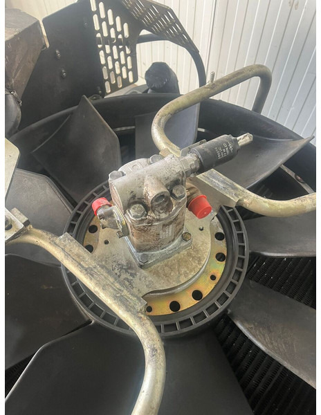 Liebherr A904 Li/A904C Li/R904/R904C - Radyatör: fotoğraf 2 Liebherr A904 Li/A904C Li/R904/R904C - Radyatör: fotoğraf 2