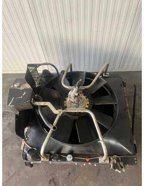 Liebherr A904 Li/A904C Li/R904/R904C - Radyatör: fotoğraf 1 Liebherr A904 Li/A904C Li/R904/R904C - Radyatör: fotoğraf 1