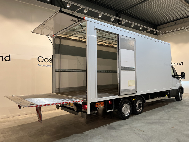 Iveco Daily 35S18 3.0 BE Clixtar Automaat Bakwagen met Laadklep / Laadvermogen 3.060 KG / Euro 6 / Luchtvering / Airco / Camera / CarPlay / Cruise Control / - Çekici: fotoğraf 2 Iveco Daily 35S18 3.0 BE Clixtar Automaat Bakwagen met Laadklep / Laadvermogen 3.060 KG / Euro 6 / Luchtvering / Airco / Camera / CarPlay / Cruise Control / - Çekici: fotoğraf 2