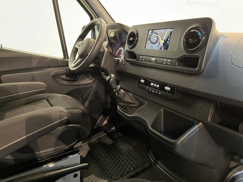 Mercedes-Benz Sprinter 315 CDI L4H2 RWD / Euro 6 / MBUX / Airco / Cruise Control / Camera / CarPlay / Navigatie / 6.143 KM !! / BPM VRIJ !! - Panelvan: fotoğraf 3 Mercedes-Benz Sprinter 315 CDI L4H2 RWD / Euro 6 / MBUX / Airco / Cruise Control / Camera / CarPlay / Navigatie / 6.143 KM !! / BPM VRIJ !! - Panelvan: fotoğraf 3