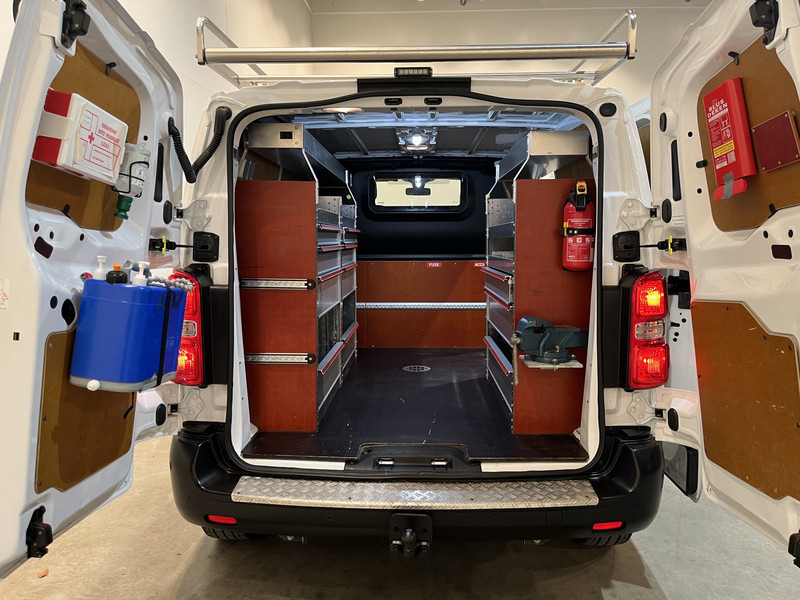 Opel Vivaro 2.0 CDTI L2H1 120 PK Servicebus / Inrichting / Euro 6 / 220V. / Airco / Cruise Control / Trekhaak / Camera / CarPlay / Navigatie / 60.800 KM !! - Küçük panelvan: fotoğraf 4 Opel Vivaro 2.0 CDTI L2H1 120 PK Servicebus / Inrichting / Euro 6 / 220V. / Airco / Cruise Control / Trekhaak / Camera / CarPlay / Navigatie / 60.800 KM !! - Küçük panelvan: fotoğraf 4