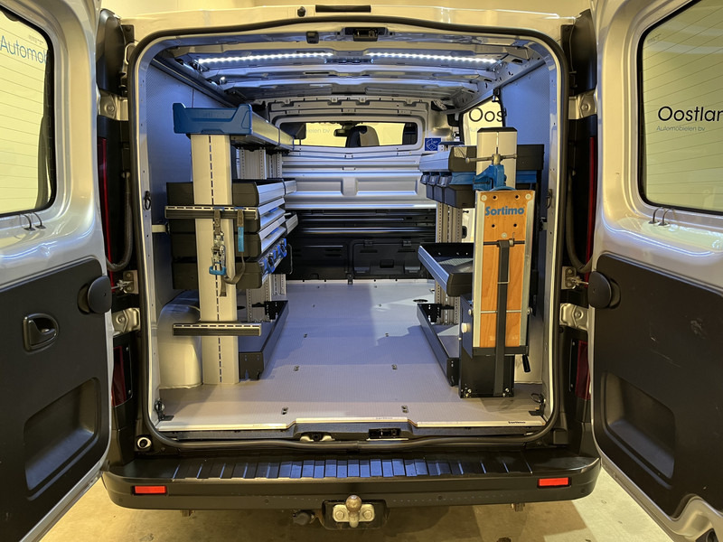 Renault Trafic 2.0 dCi L1H1 170 PK Automaat Servicebus / Sortimo Inrichting / Euro 6 / Airco / Cruise Control / Camera / Trekhaak / 3-Zits / BPM VRIJ !! - Küçük panelvan: fotoğraf 4 Renault Trafic 2.0 dCi L1H1 170 PK Automaat Servicebus / Sortimo Inrichting / Euro 6 / Airco / Cruise Control / Camera / Trekhaak / 3-Zits / BPM VRIJ !! - Küçük panelvan: fotoğraf 4
