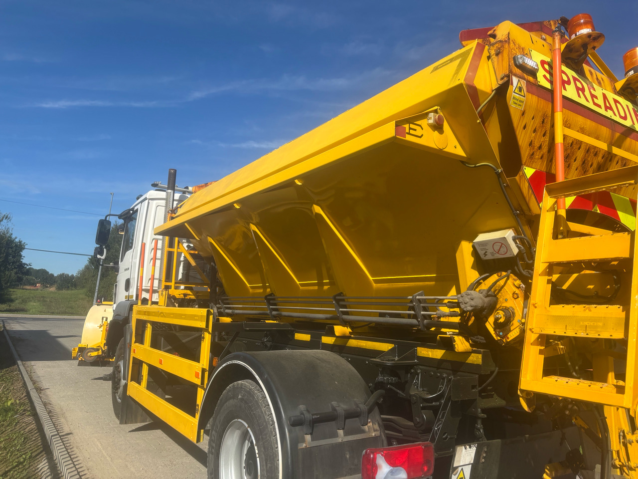 MAN TGM 18.290 4x4 BB GRITTER/SPREADER/PLOUGH - Kar küreme aracı: fotoğraf 4 MAN TGM 18.290 4x4 BB GRITTER/SPREADER/PLOUGH - Kar küreme aracı: fotoğraf 4