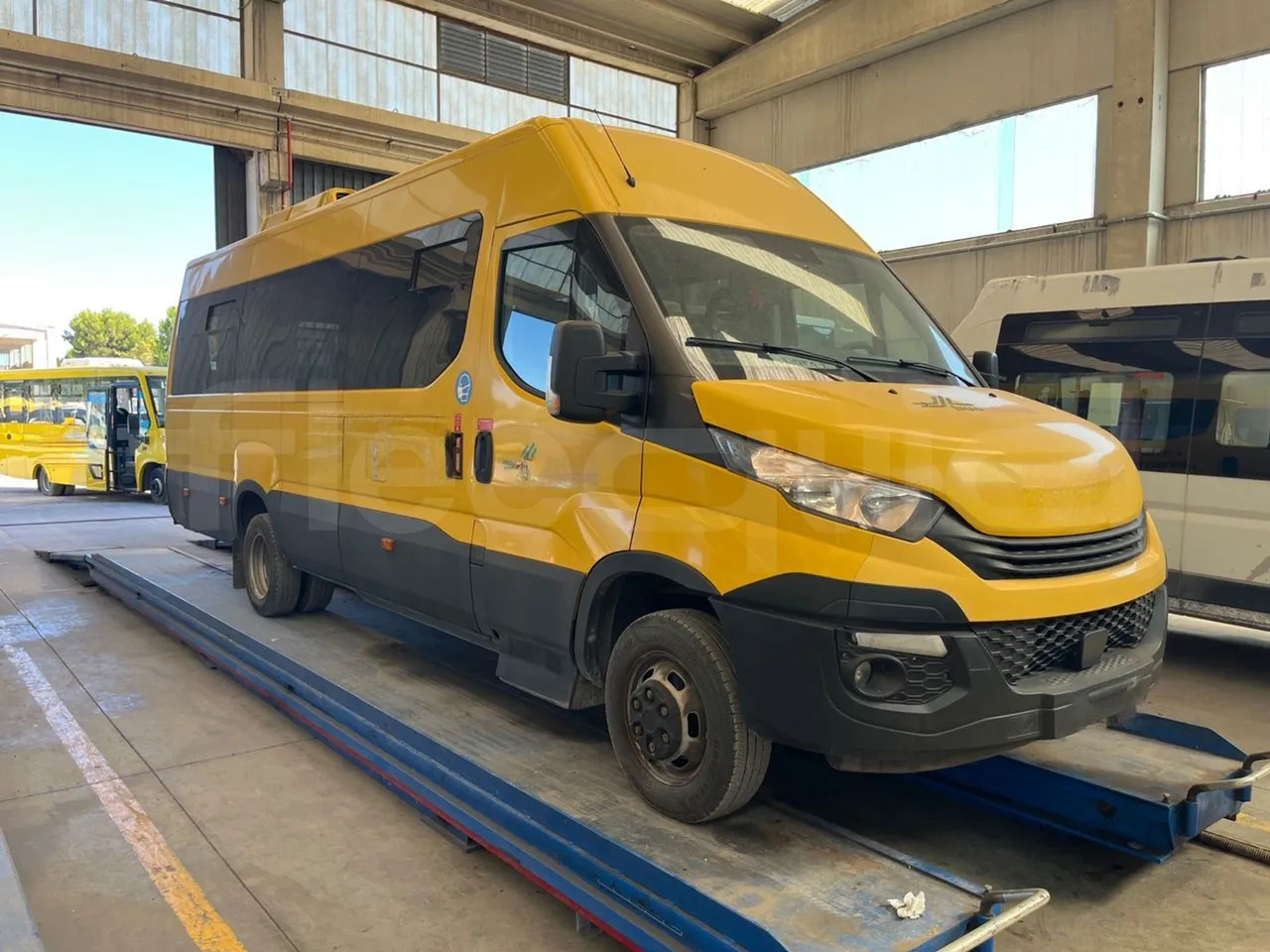 Iveco Daily - Okul otobüsü: fotoğraf 1 Iveco Daily - Okul otobüsü: fotoğraf 1