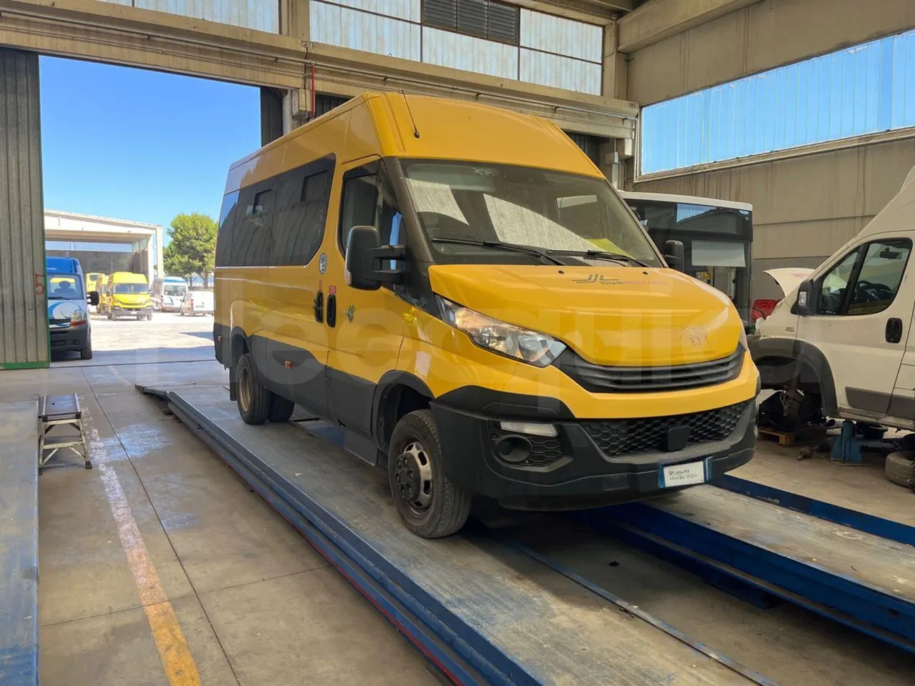 Iveco Daily - Okul otobüsü: fotoğraf 1 Iveco Daily - Okul otobüsü: fotoğraf 1