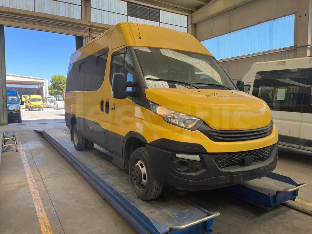 Iveco Daily - Okul otobüsü: fotoğraf 1 Iveco Daily - Okul otobüsü: fotoğraf 1