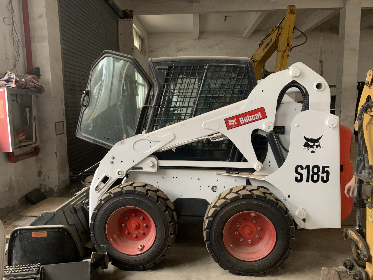 BOBCAT S185 - Mini yükleyici: fotoğraf 1 BOBCAT S185 - Mini yükleyici: fotoğraf 1