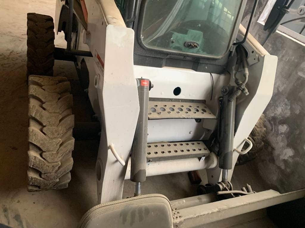Bobcat S 300 - Mini yükleyici: fotoğraf 2 Bobcat S 300 - Mini yükleyici: fotoğraf 2