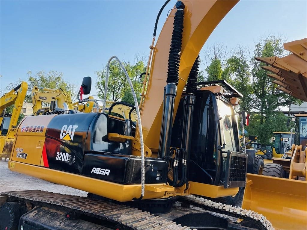 CAT 320d2l - Paletli ekskavatör: fotoğraf 1 CAT 320d2l - Paletli ekskavatör: fotoğraf 1