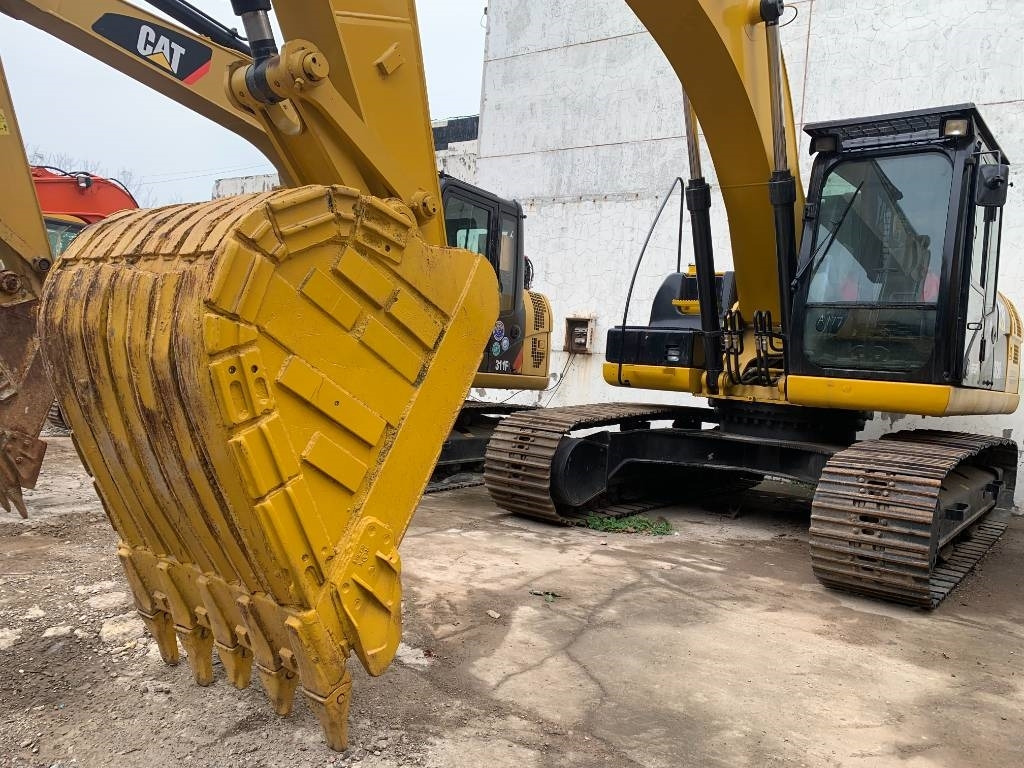 CAT 323 D L - Paletli ekskavatör: fotoğraf 2 CAT 323 D L - Paletli ekskavatör: fotoğraf 2
