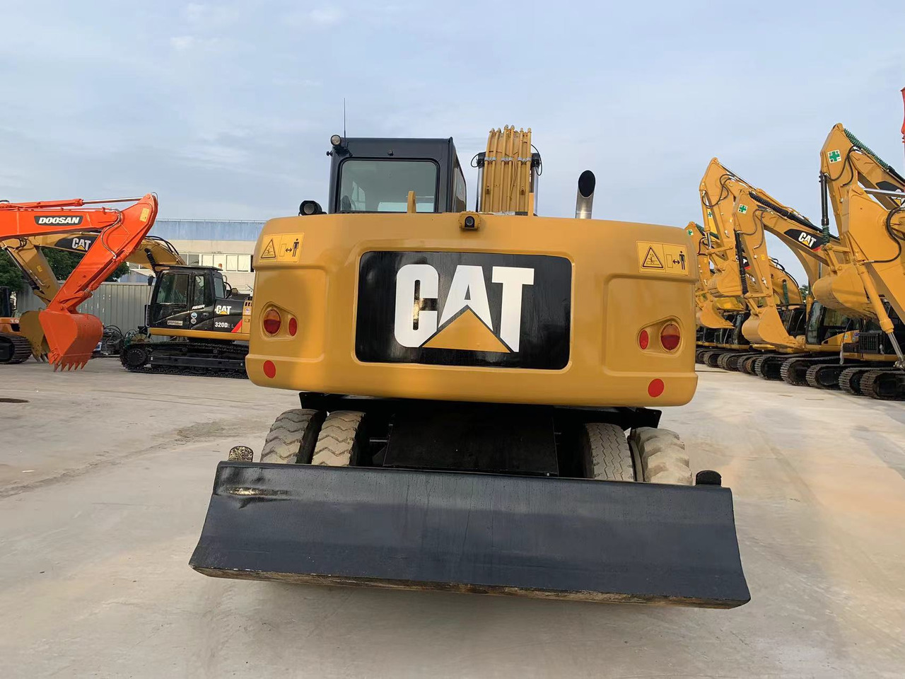 CATERPILLAR 315D - Tekerlekli ekskavatör: fotoğraf 4 CATERPILLAR 315D - Tekerlekli ekskavatör: fotoğraf 4